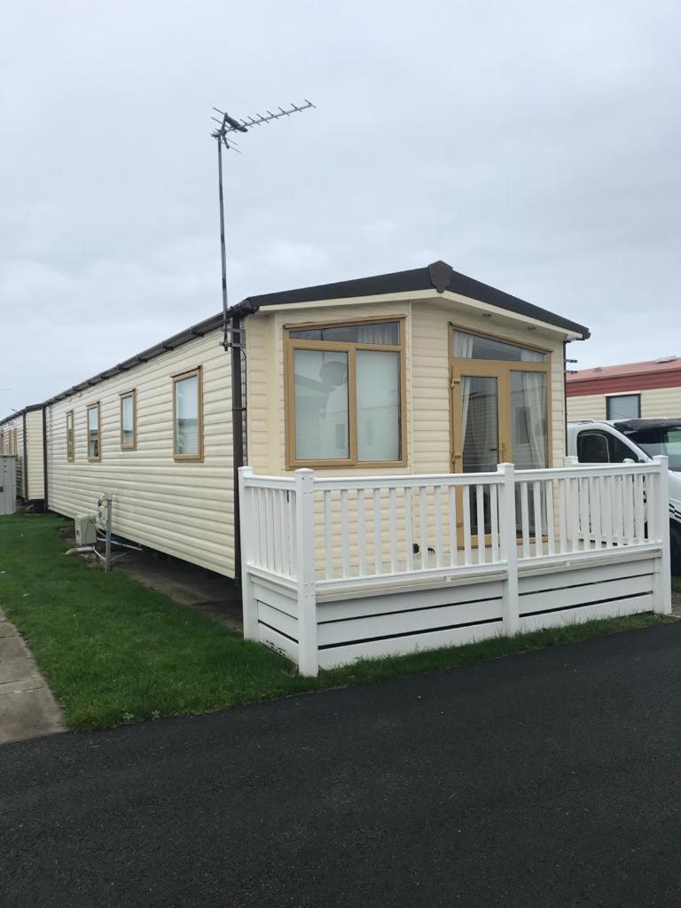 Two X 8 Berth Static Caravan On Lyons Robin Hood Rhyl North Wales Meliden 외부 사진