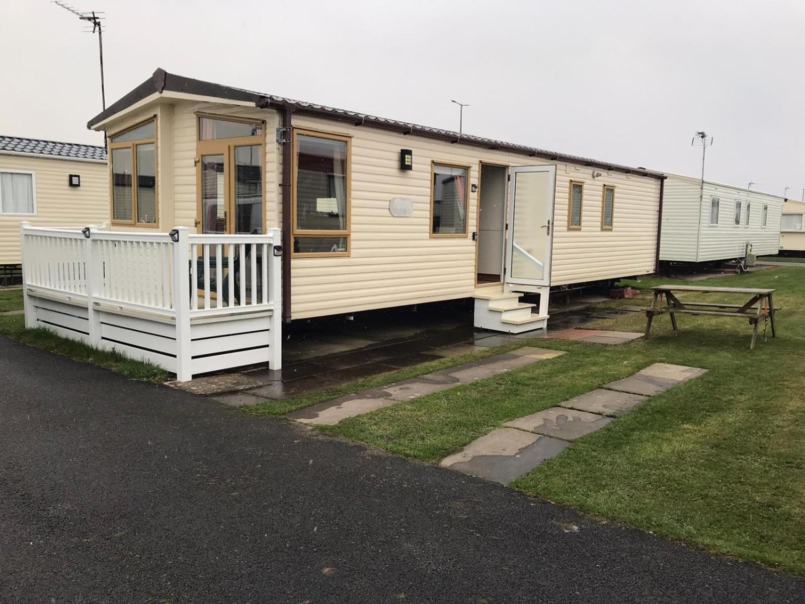 Two X 8 Berth Static Caravan On Lyons Robin Hood Rhyl North Wales Meliden 외부 사진